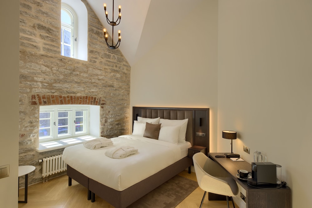 Historical, Queen Bed