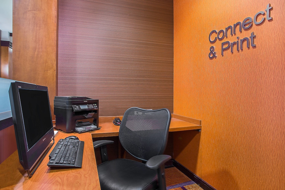 Fairfield Inn Suites By Marriott Louisville East 42/50