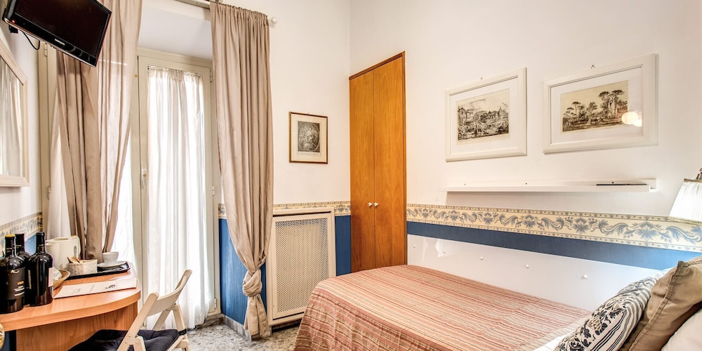 ROOM, SINGLE