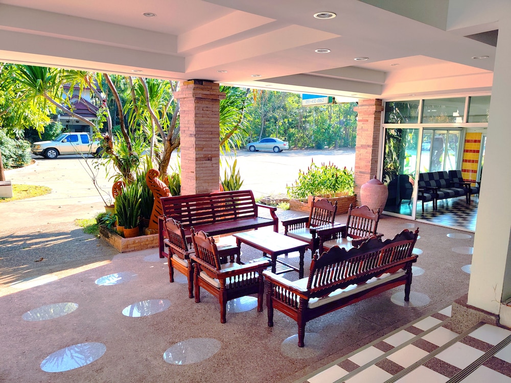 Thongpaeka Hotel 35/50