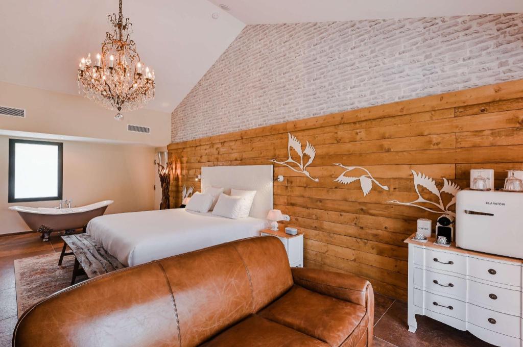 Junior Suite, King Bed, Hot Tub