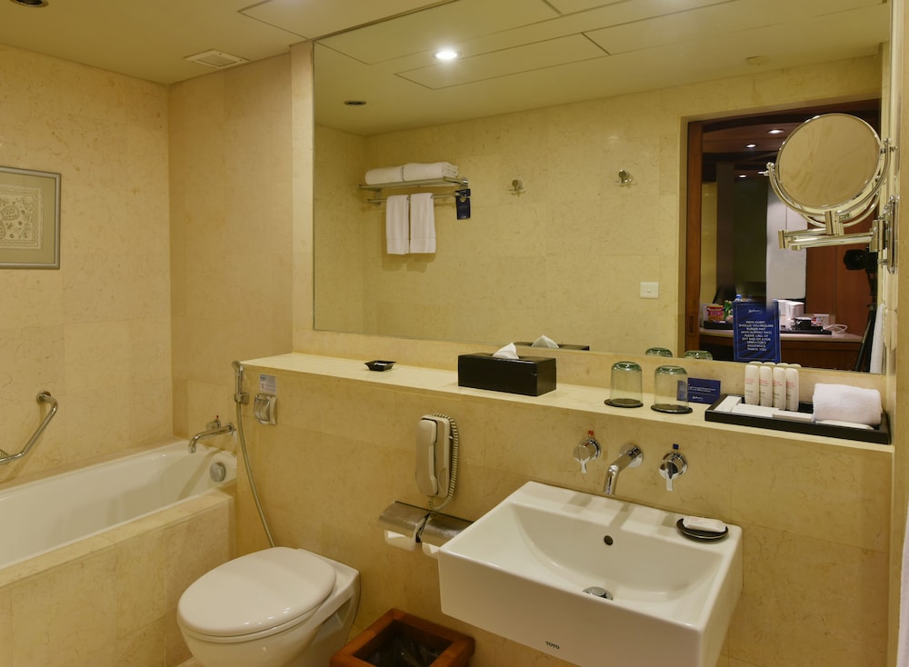 Radisson Blu Dhaka Water Garden 24/83