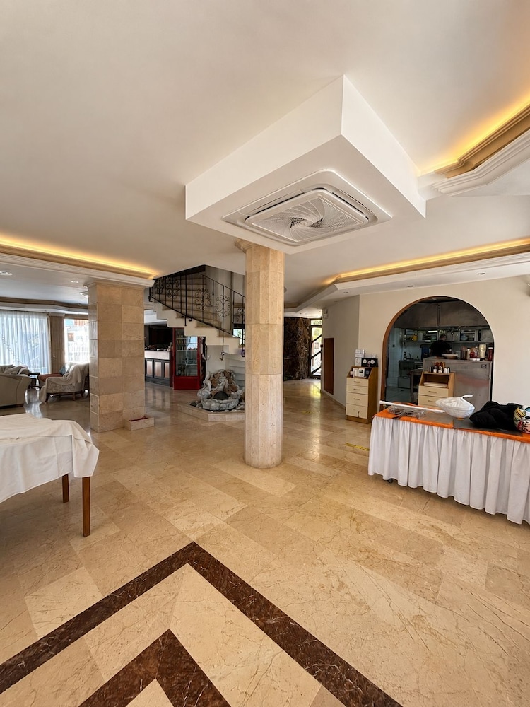 Calis Hotel 7/48