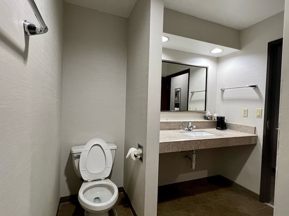 Hometowne Studios Suites Washington 17/43
