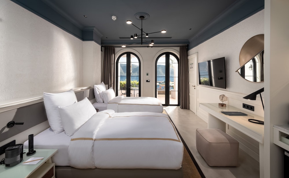 TWO BEDROOM BEACHFRONT SUITE