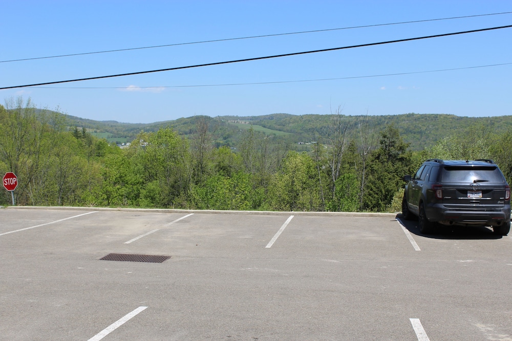 CRYSTAL SPRINGS INN AND SUITES 25/39