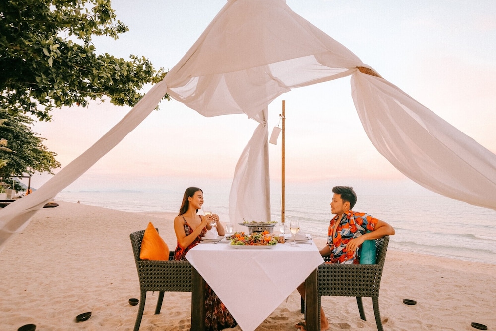 Khanom Beach Resort and Spa 64/68