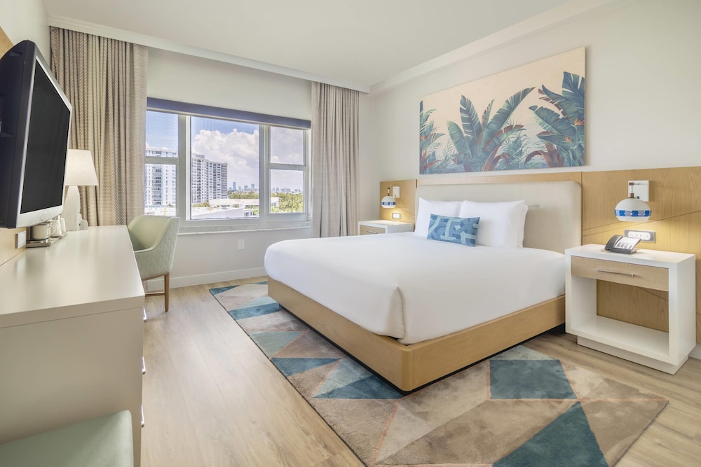 ROOM, KING BED