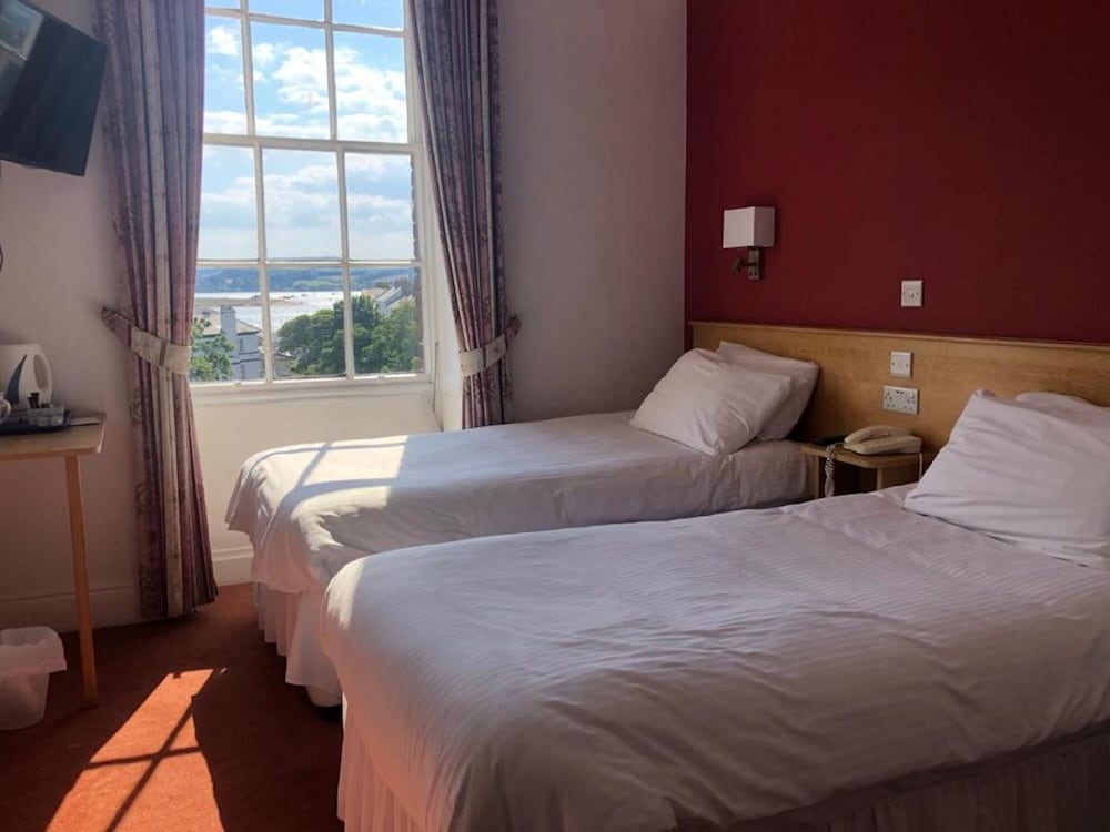 THE MANOR HOTEL 34/71