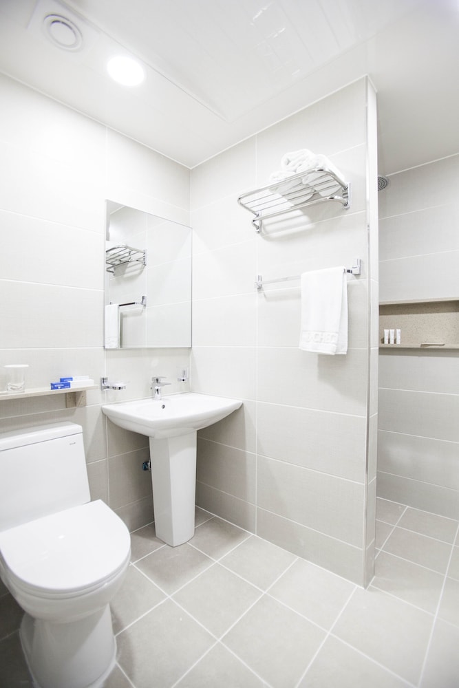 I-Check Hyunjin Hotel 65/67