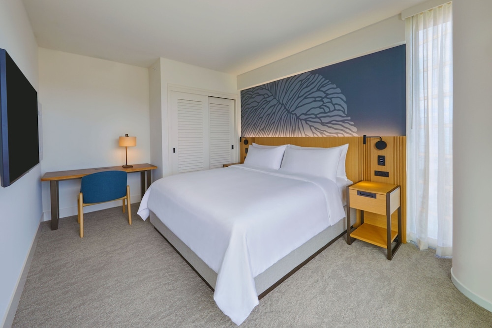 Renaissance Honolulu Hotel & Spa 34/67