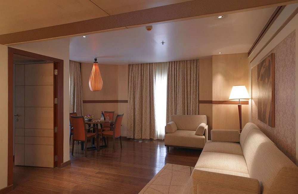 ROYAL ORCHID CENTRAL KIREETI 27/63