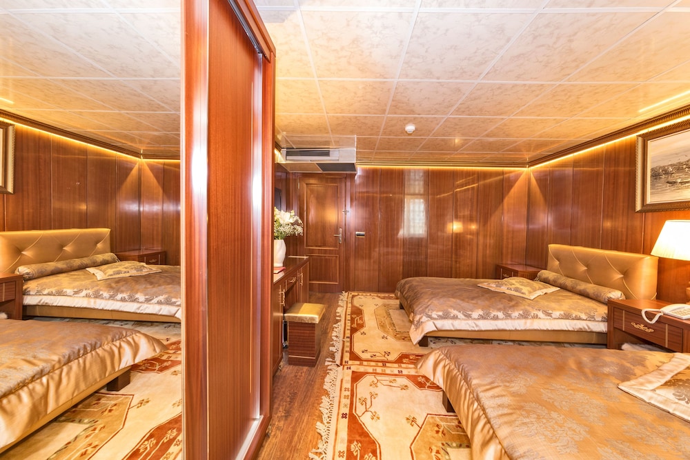 Cevheri S Hotel 24/53