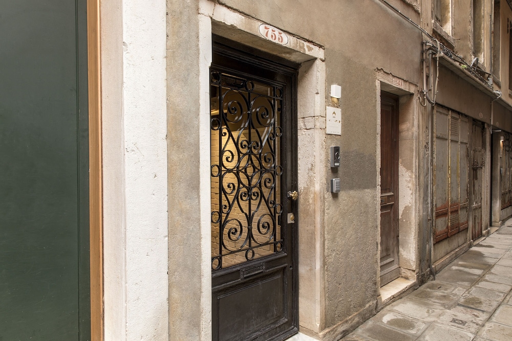 San Marco Suite 755 3/50