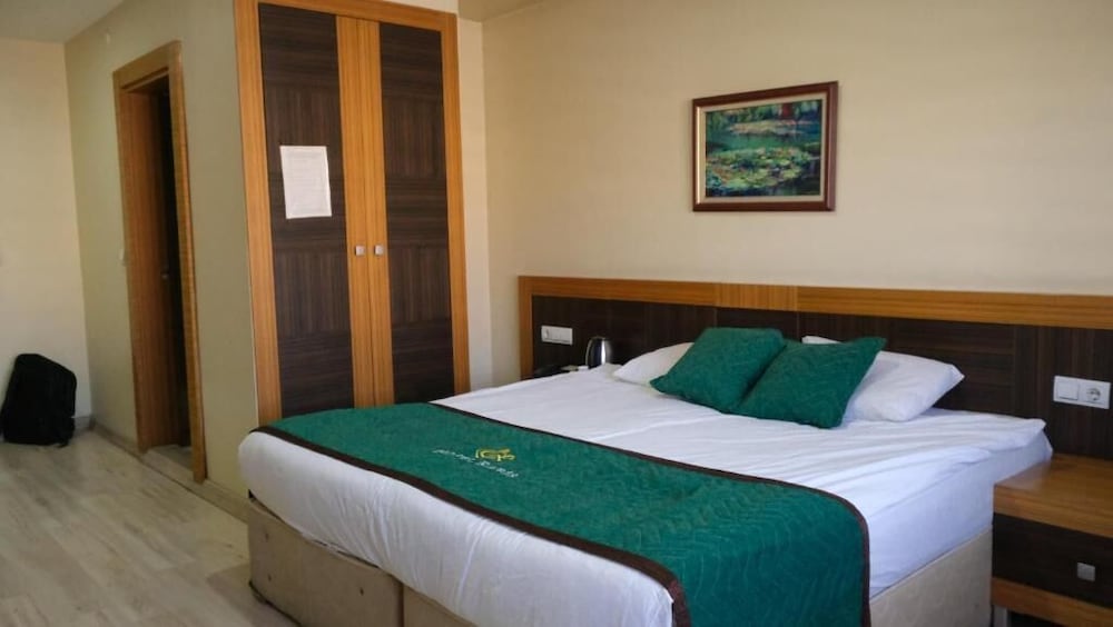 Rabis Hotel 8/45