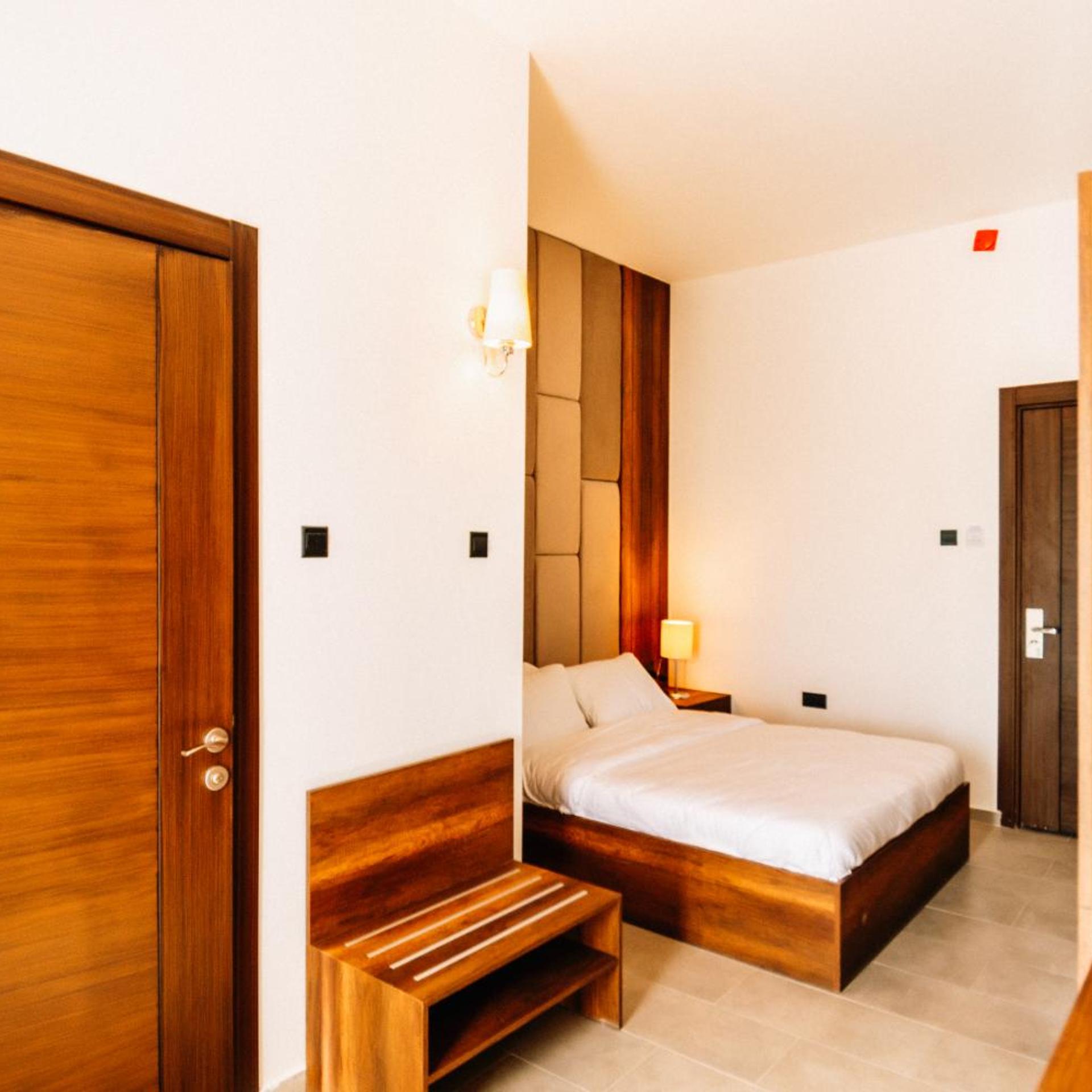 Cezars Airport Hotel 10/34