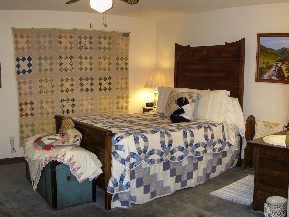 Blue Mountain Mist Country Inn 7/63