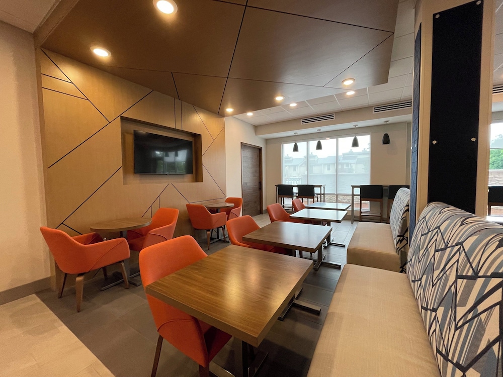 Holiday Inn Express & Suites Ft. Smith Airport, an IHG Hotel 51/75