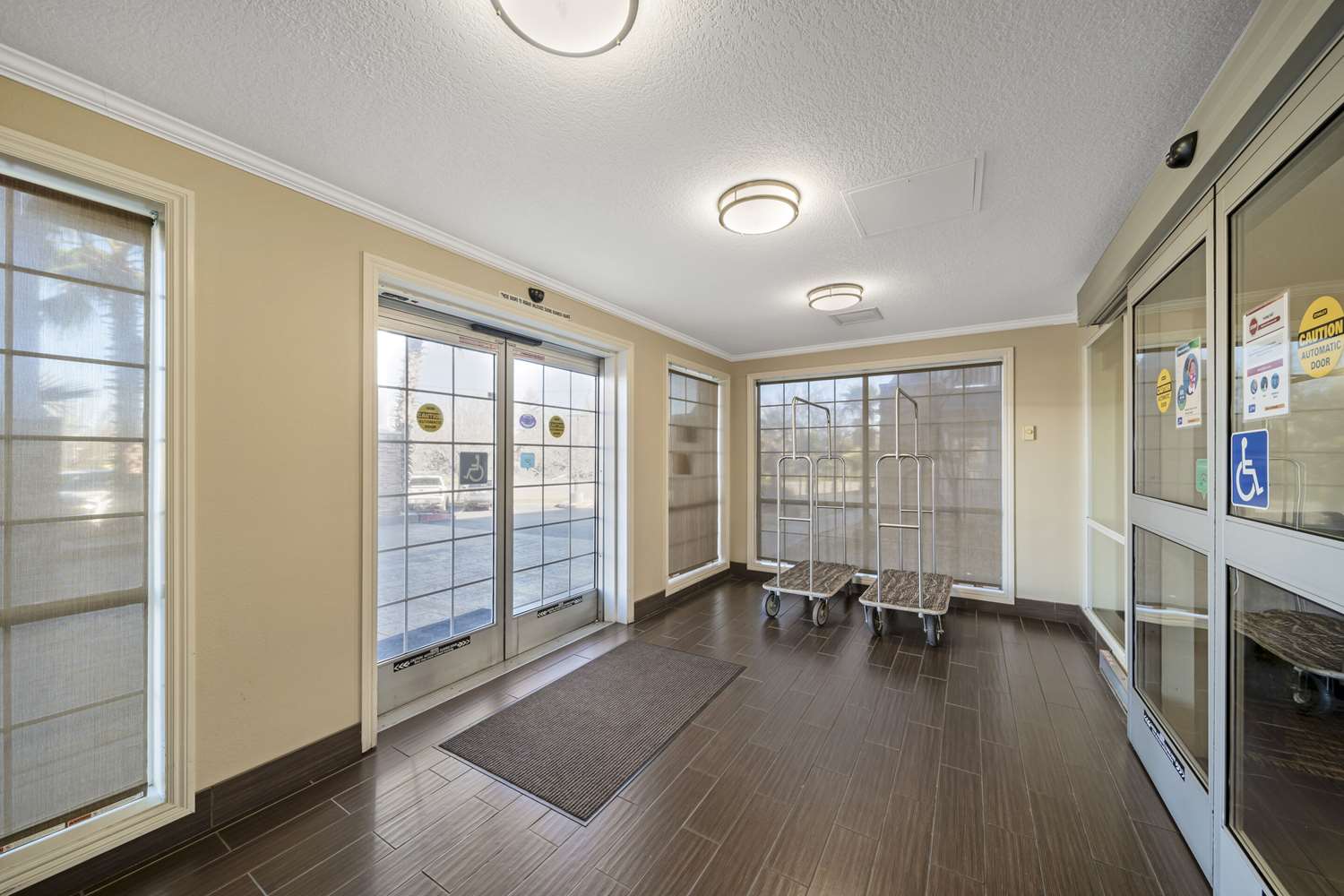 Comfort Suites Red Bluff near I-5 19/34