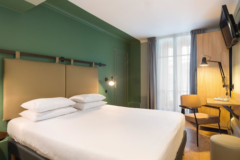 ROOM, DOUBLE BED