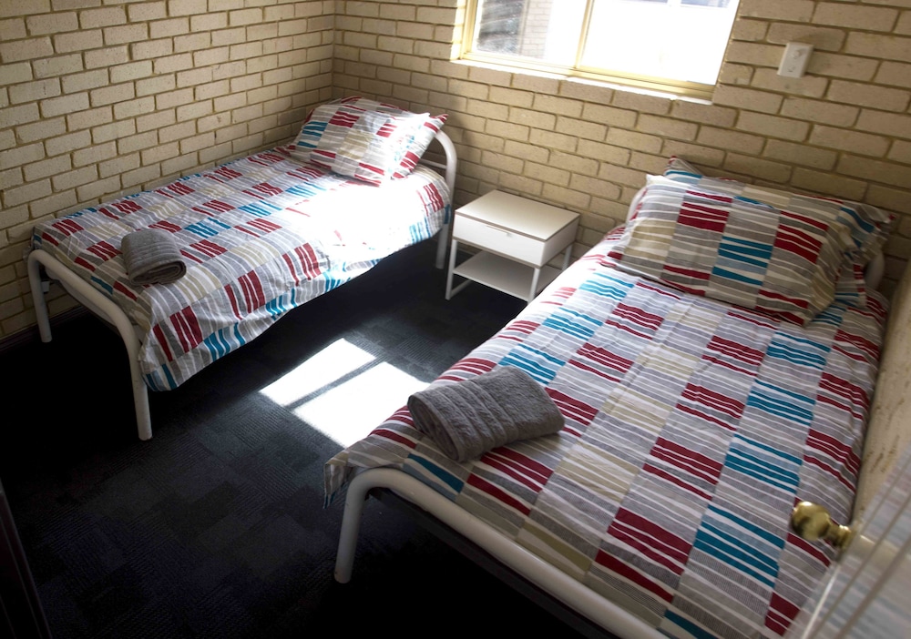 The Shiralee - Hostel 13/57