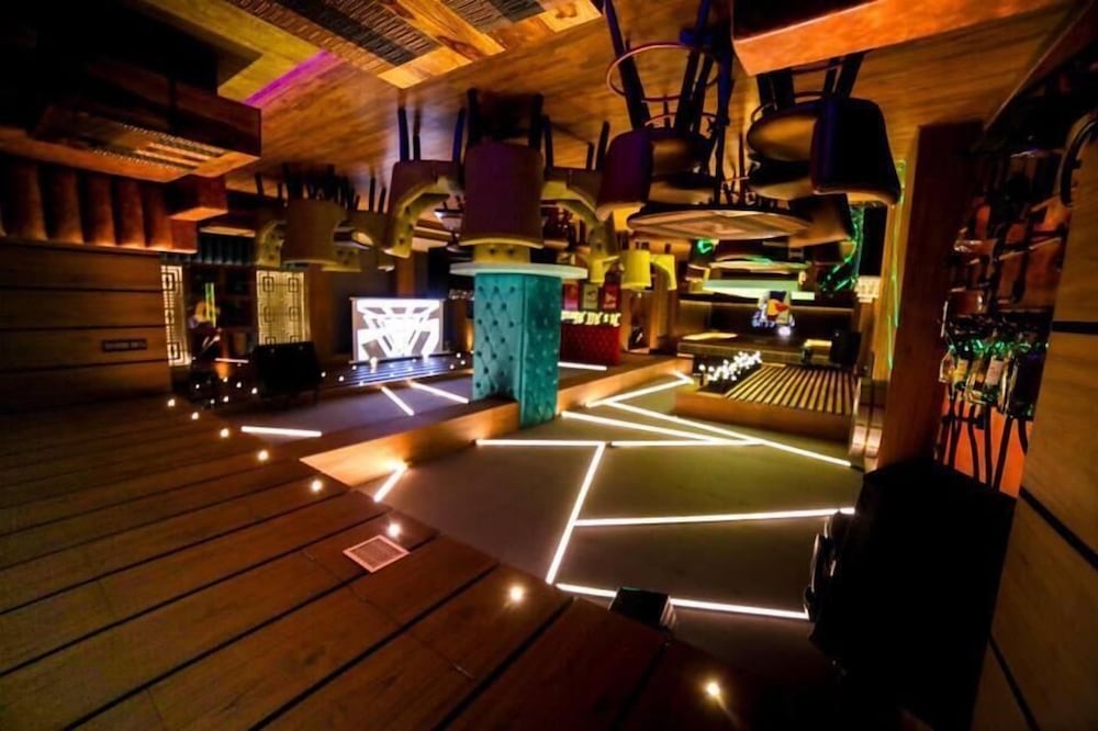Hotel Four Boutique 24/32