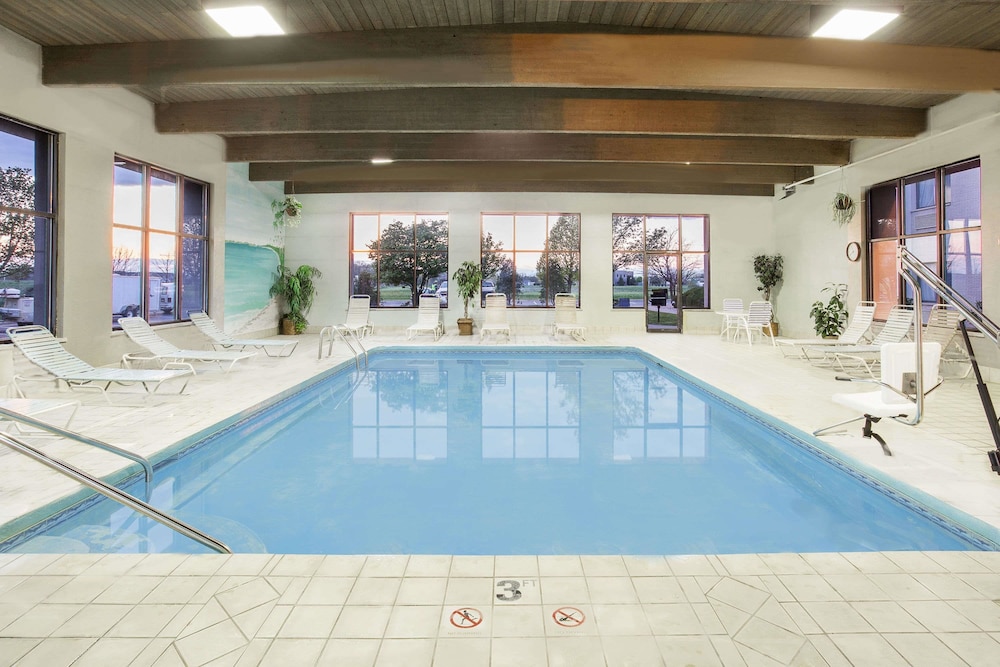 Baymont By Wyndham Janesville 4/23
