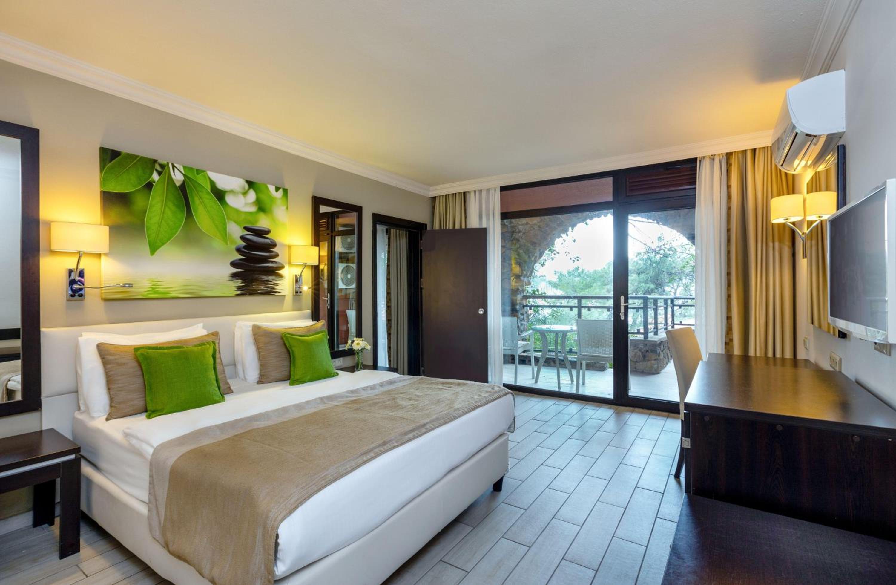 2 Bedrooms, Family, Double and Twin Beds, Garden View