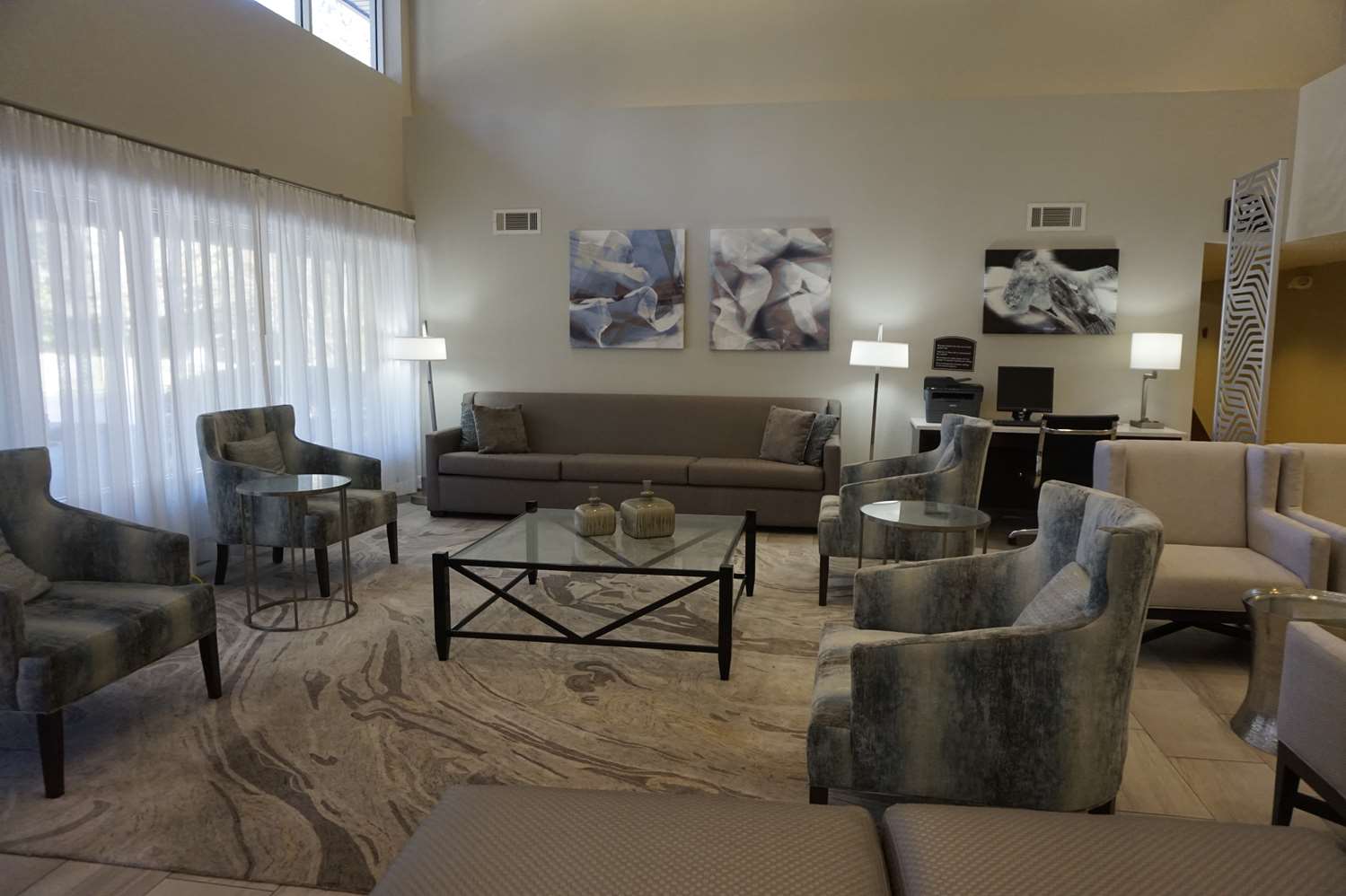Best Western Tallahassee-Downtown Inn & Suites 22/28