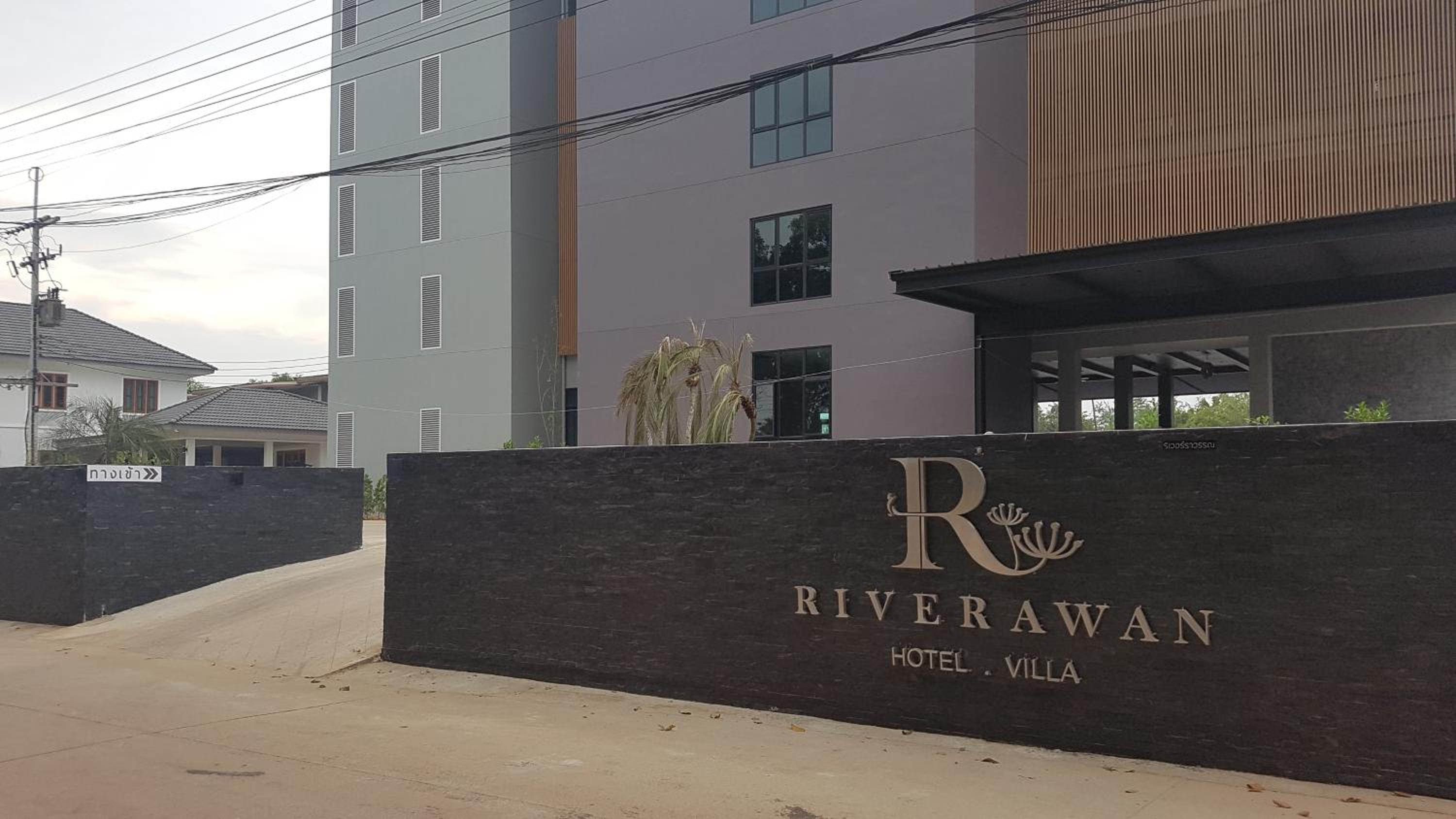Riverawan Hotel 11/73