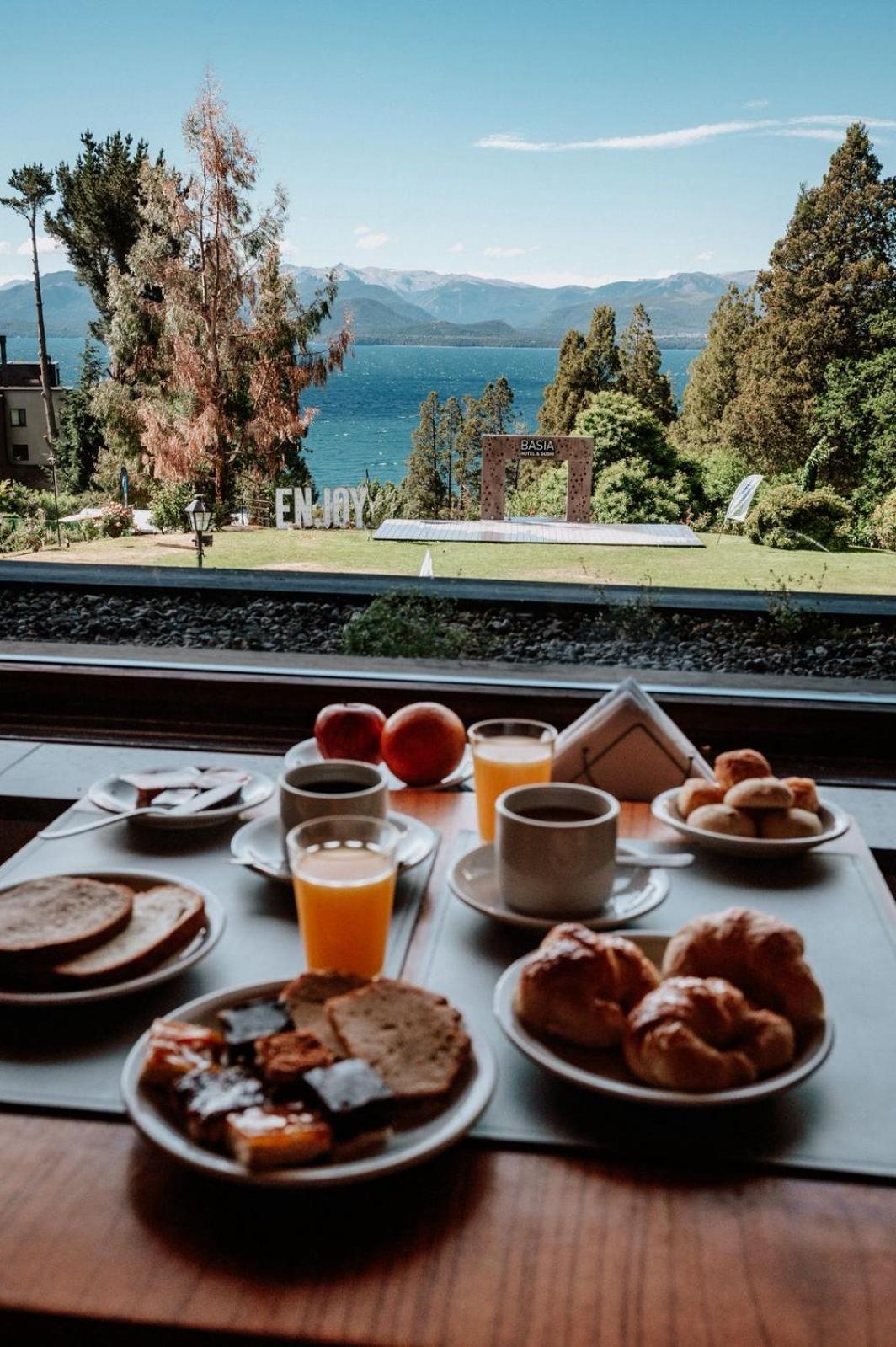 Basia Hotel & Sushi 16/25
