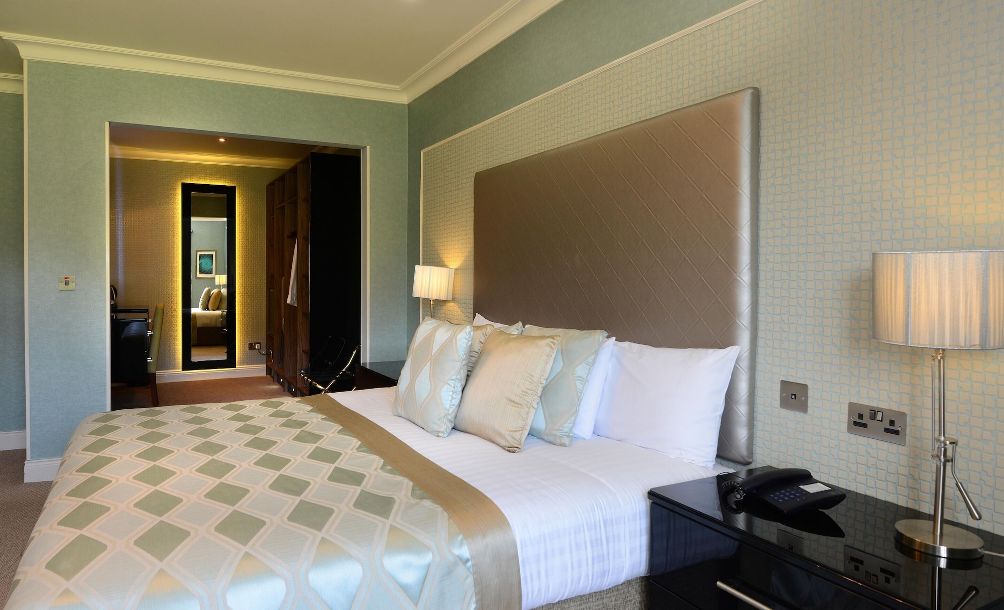 غرفة عائلية بسرير مزدوج مع أريكة، MILL PARK HOTEL 4/4