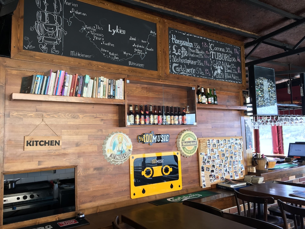 El Camino Hostel & Pub 6/28