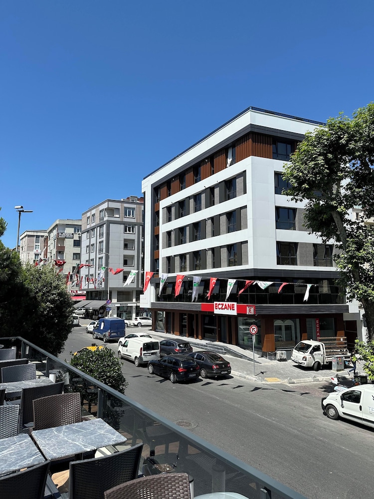 Luxury Life Suites 43/50