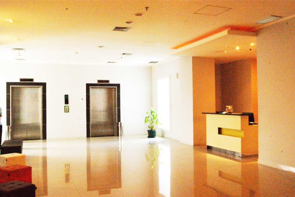 The Plaza Hotel Glodok 9/47