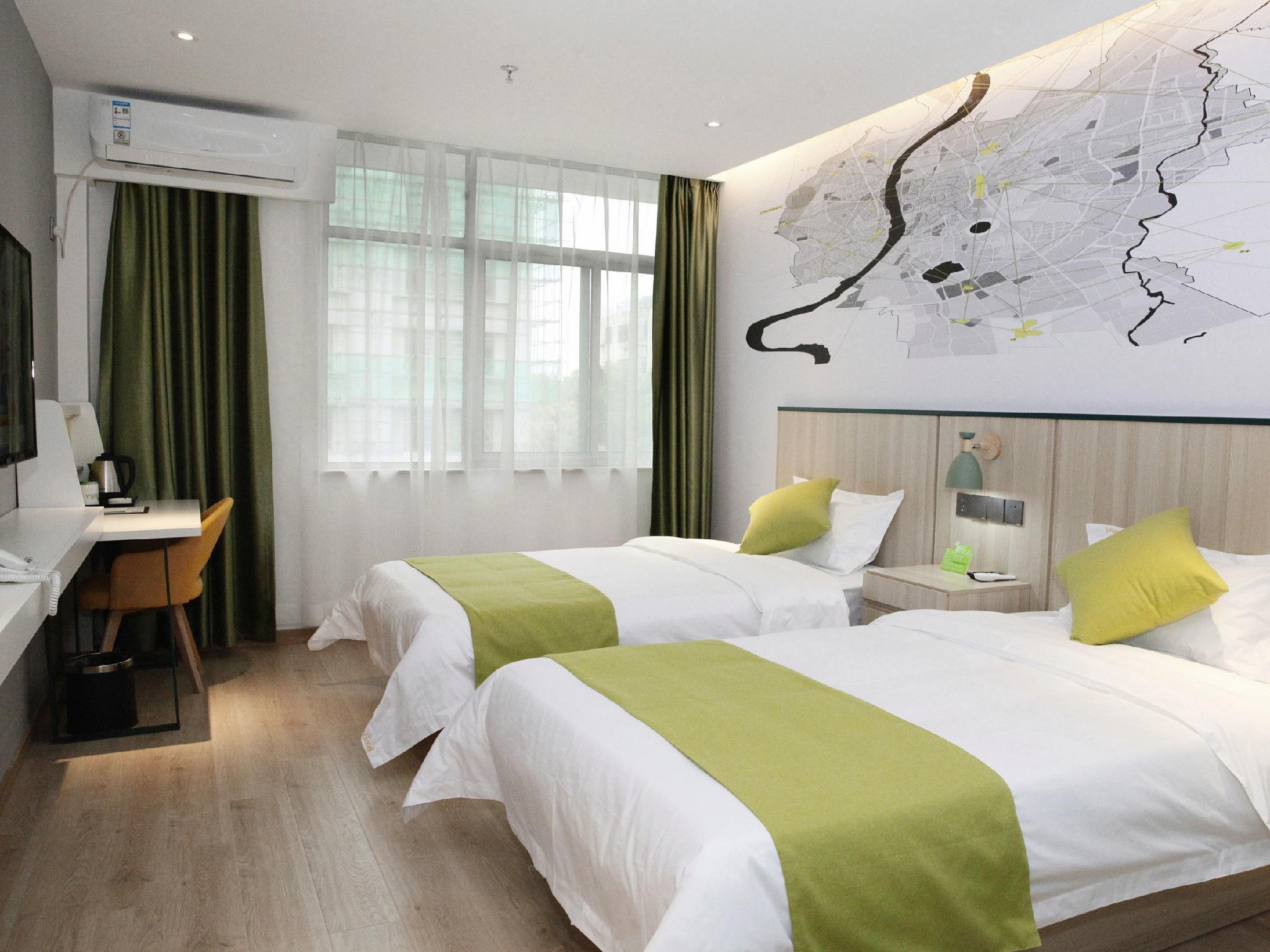 Room at Vatica Hotel Anqing Wuyue Square Boai Hospital, ANQING