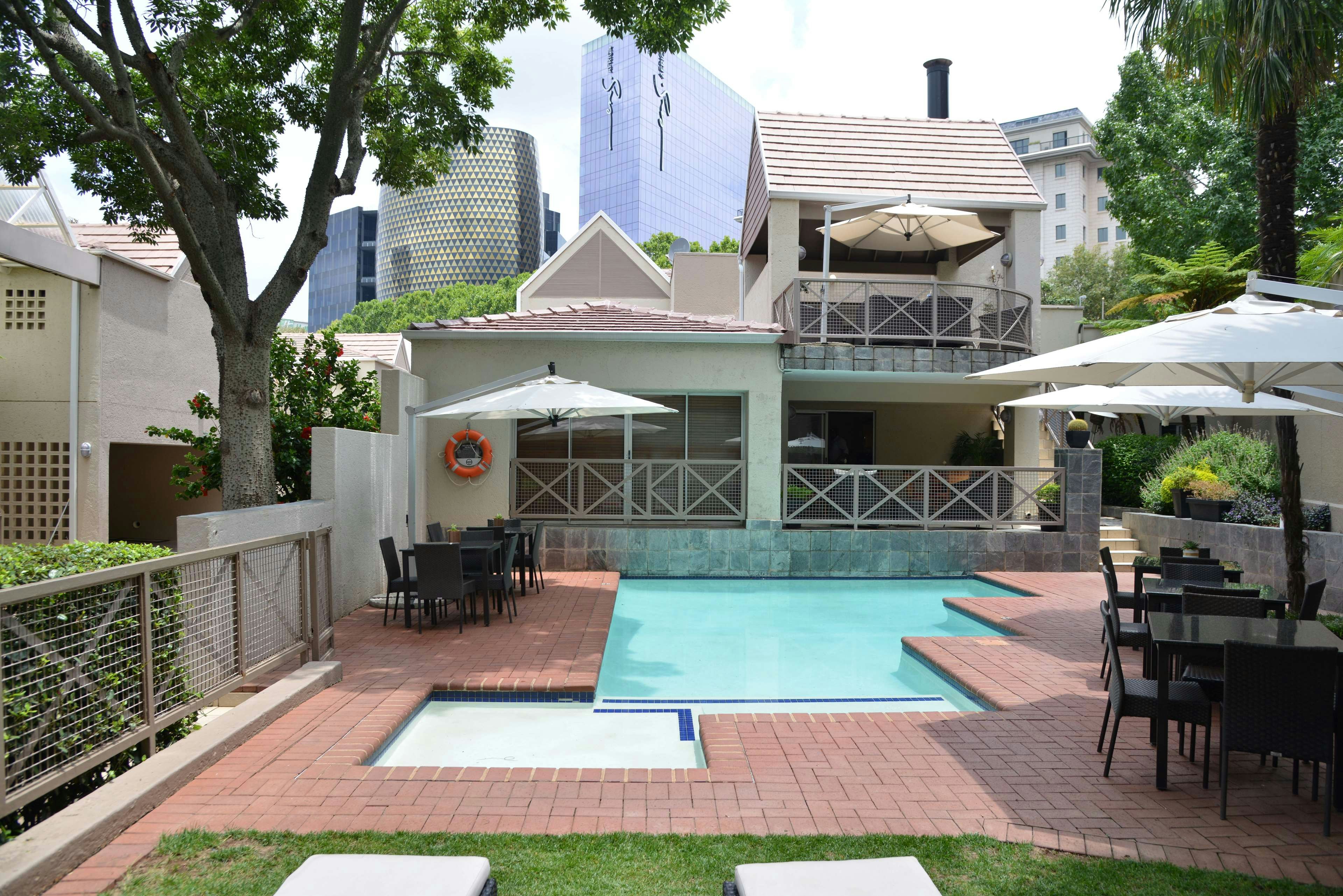Courtyard Hotel Sandton 32/34