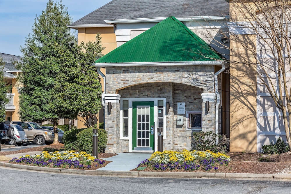 HomeTowne Studios by Red Roof Atlanta NE - Peachtree Corners 11/50