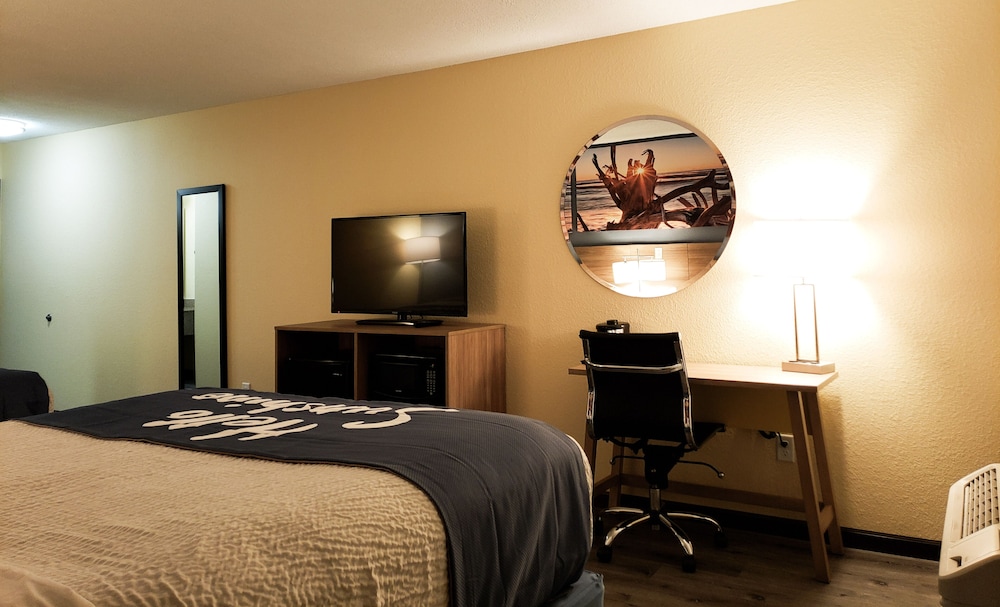 Days Inn and Suites by Wyndham Merrillville 8/28