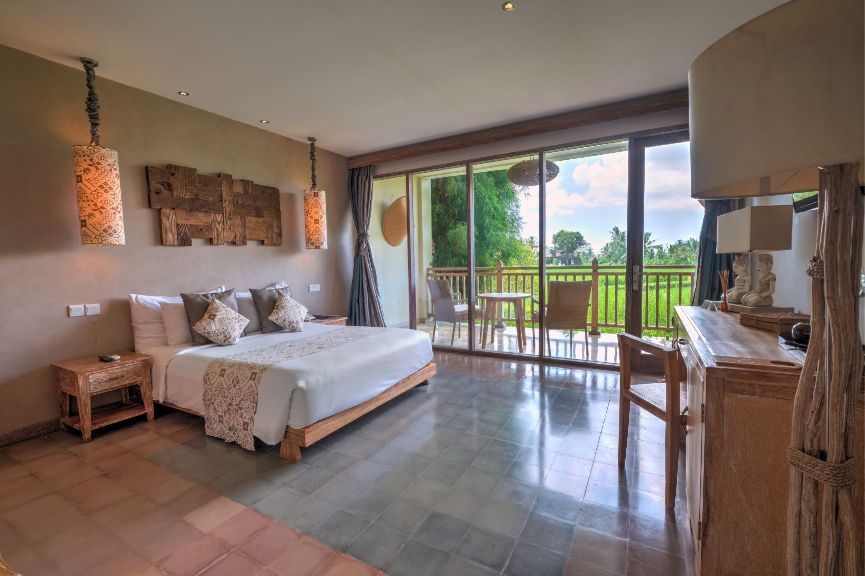 Deluxe, Double or Twin Bed