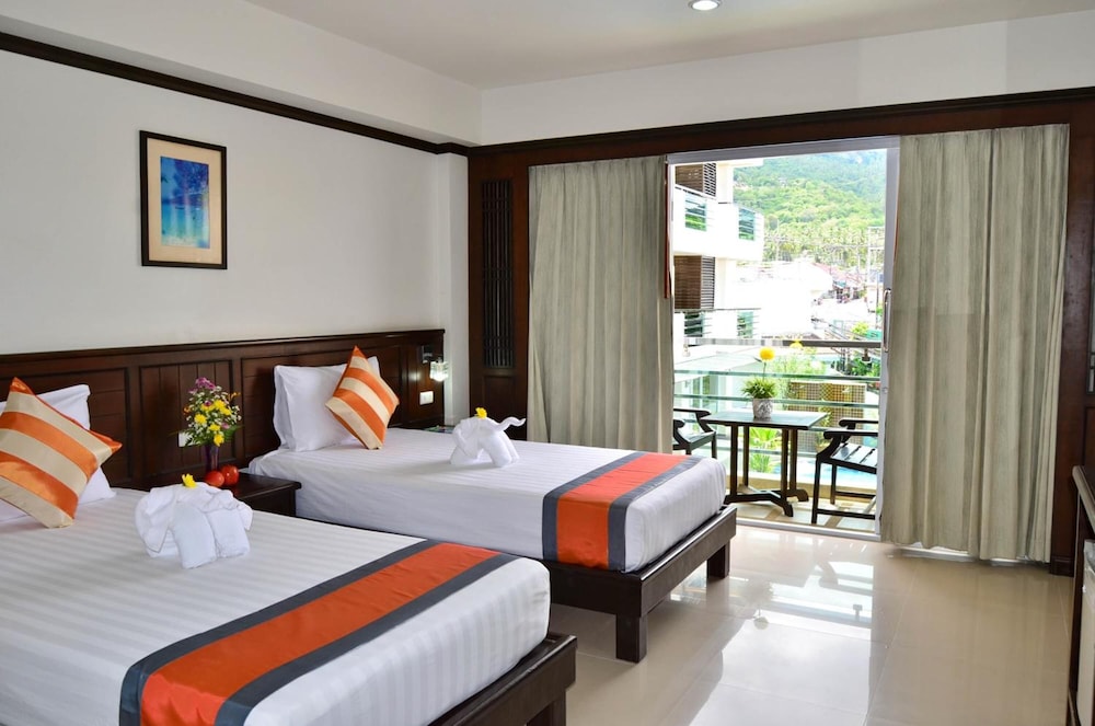 First Residence Hotel 26/48