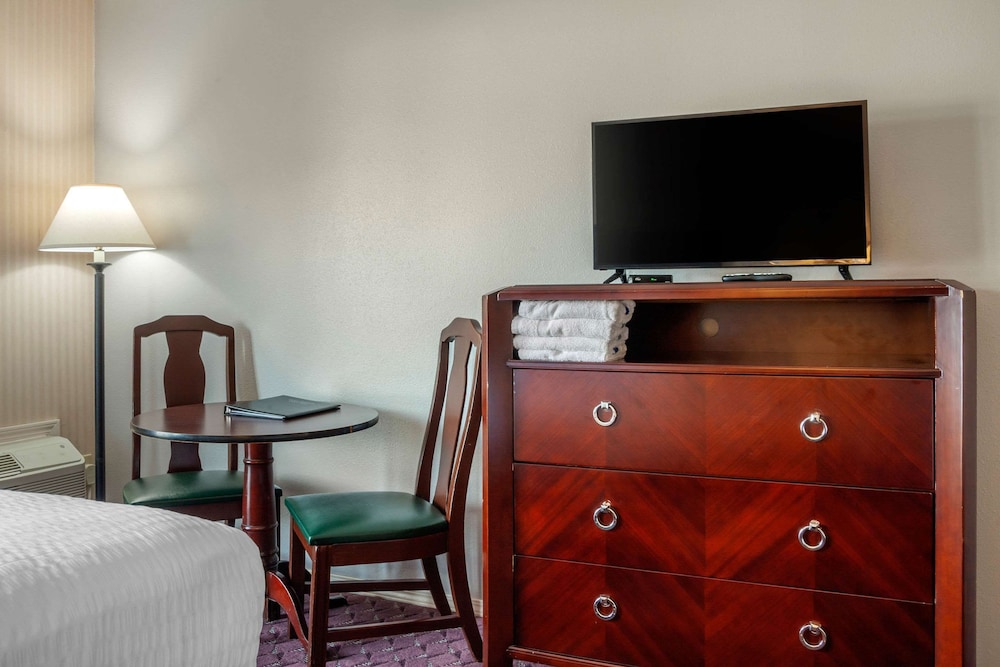 Wintergreen Hotel & Conference Center 24/49