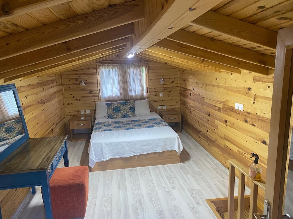 بنغل بسرير كوين وسرير فردي بشرفة مع أريكة، Turkuaz Bungalows 3/7