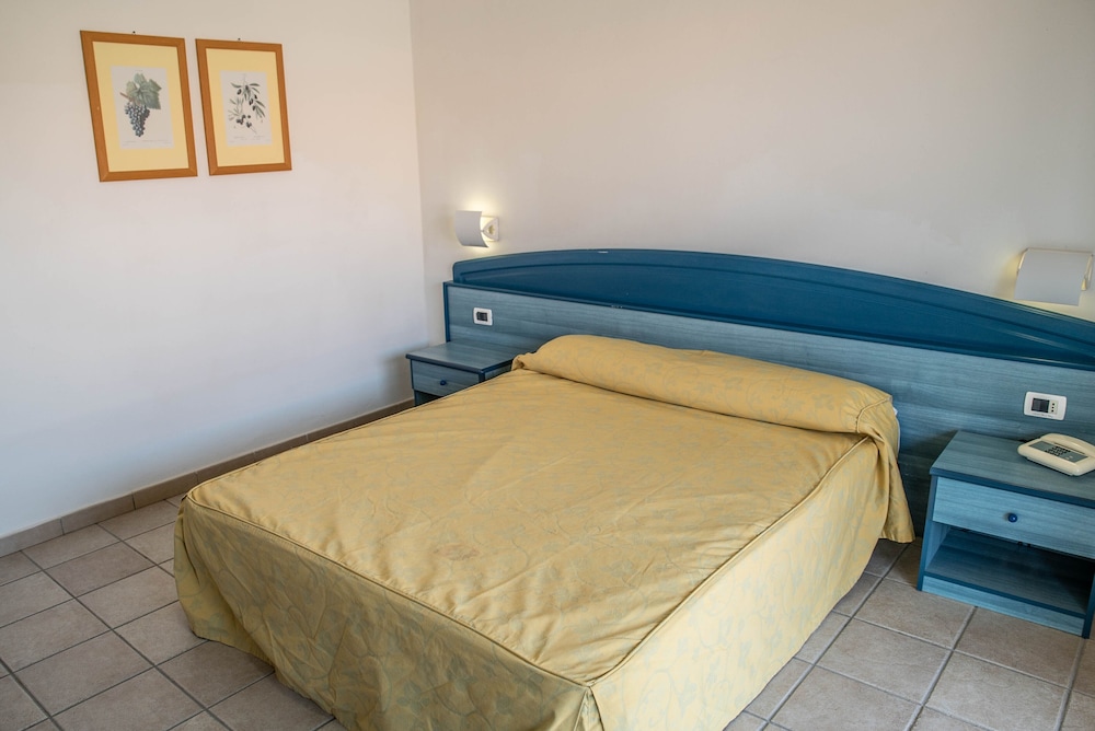 Room, Single, Queen Bed