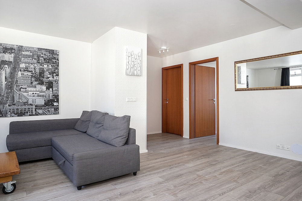 Einholt Apartments 33/50