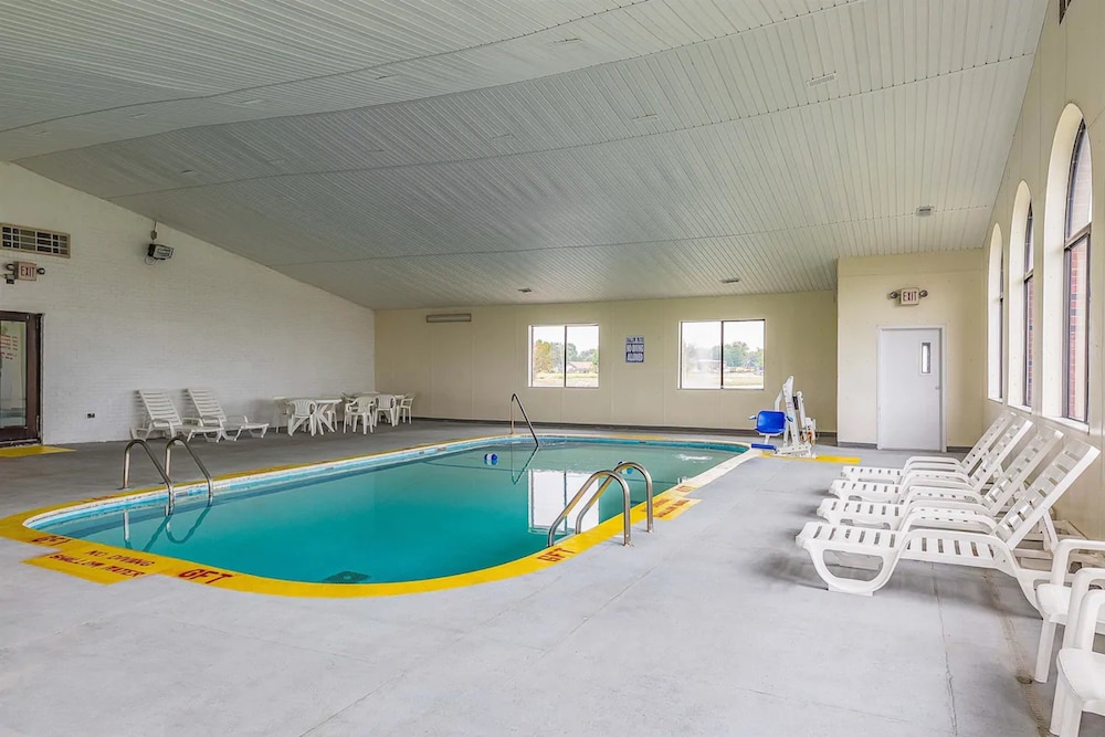 Red Lion Inn & Suites Pontoon Beach 49/55