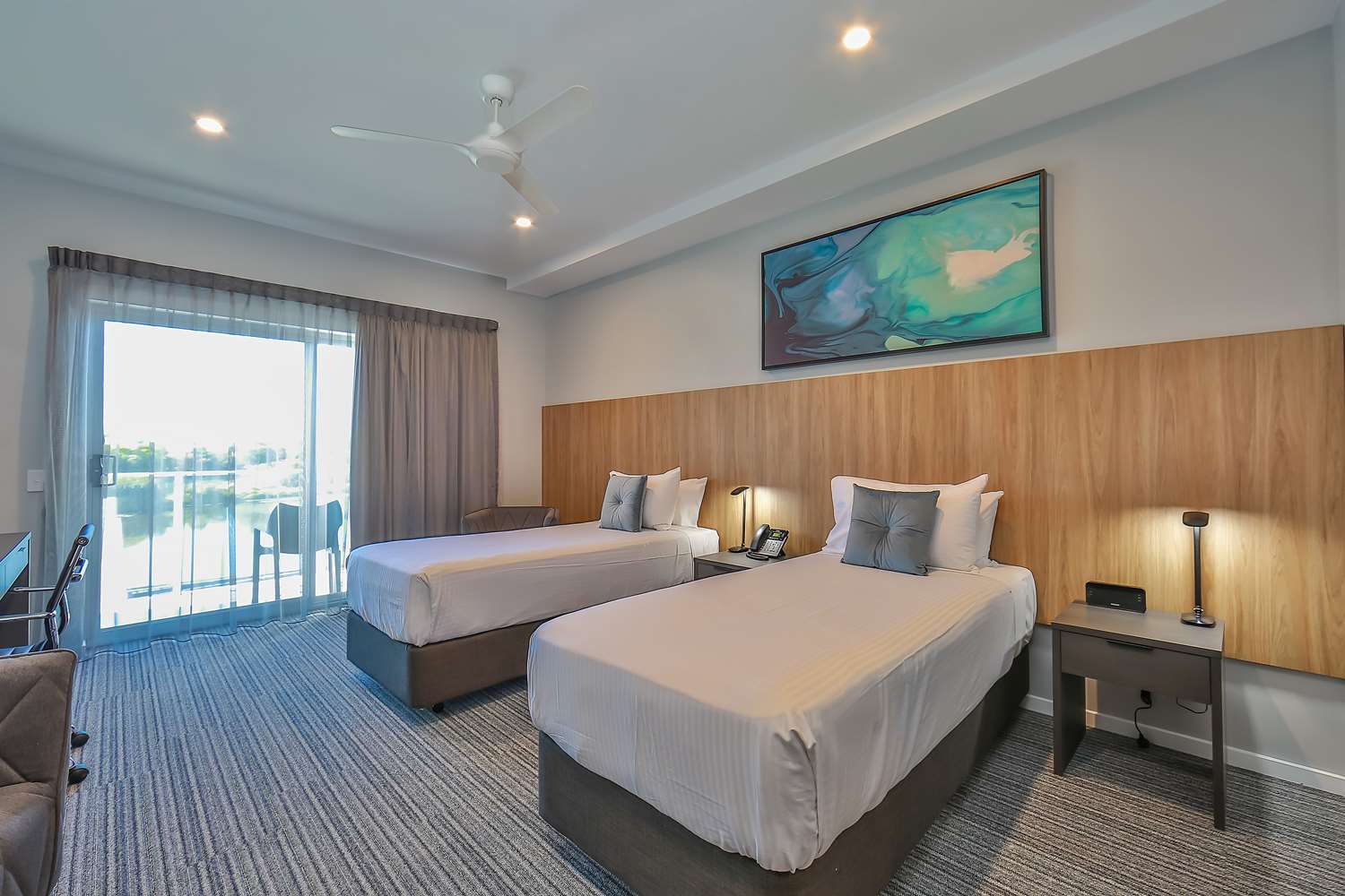 Best Western Plus North Lakes Hotel 22/50