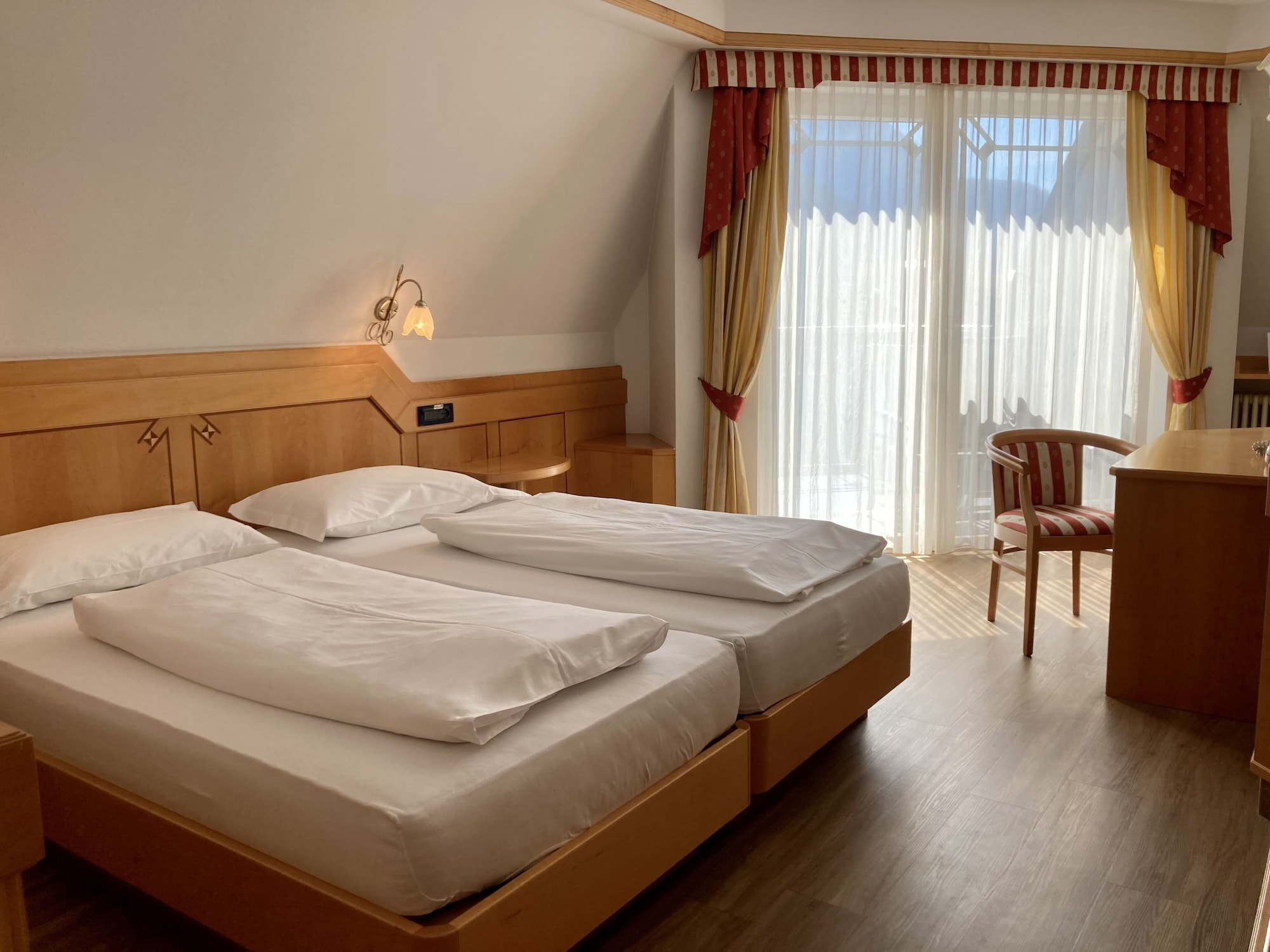 Classic, Twin Beds, Large
