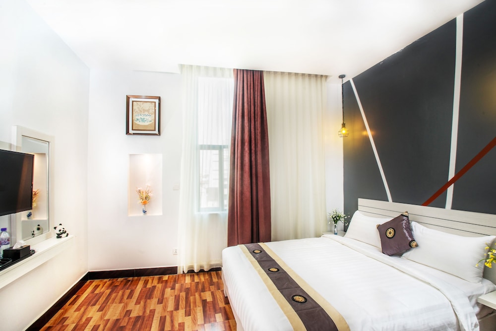 The Panda Hotel 8/55