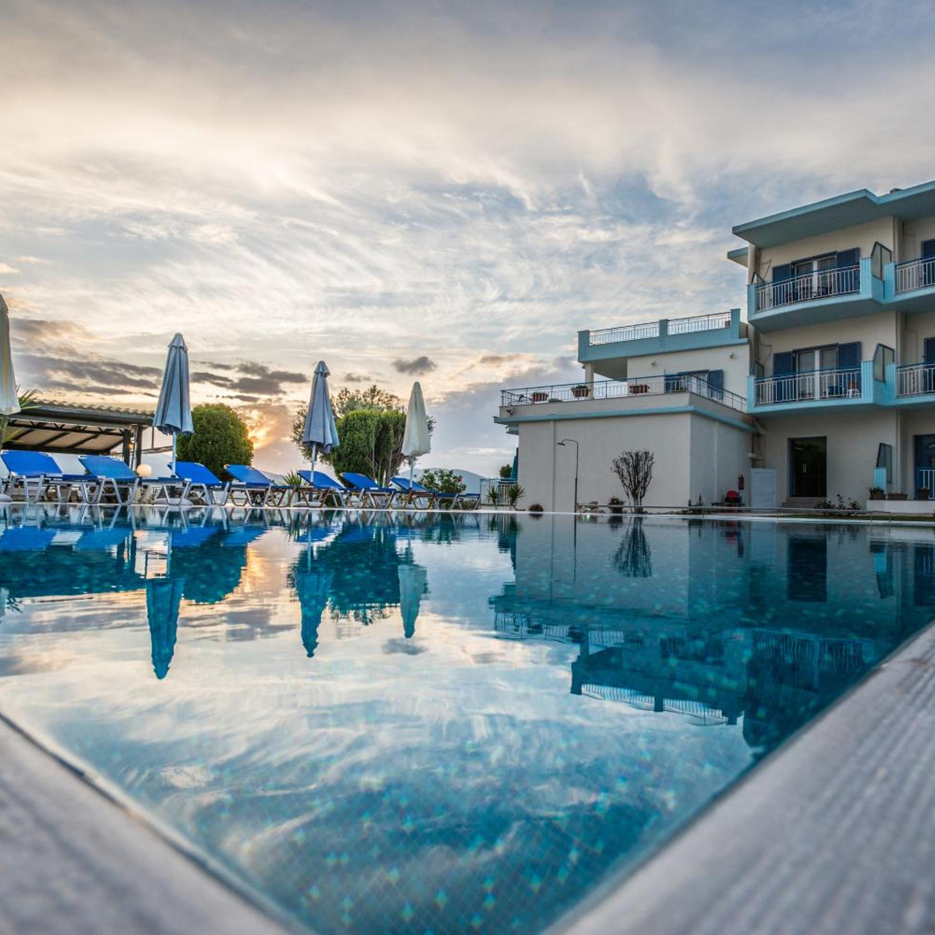 Cliff Bay Hotel 60/62
